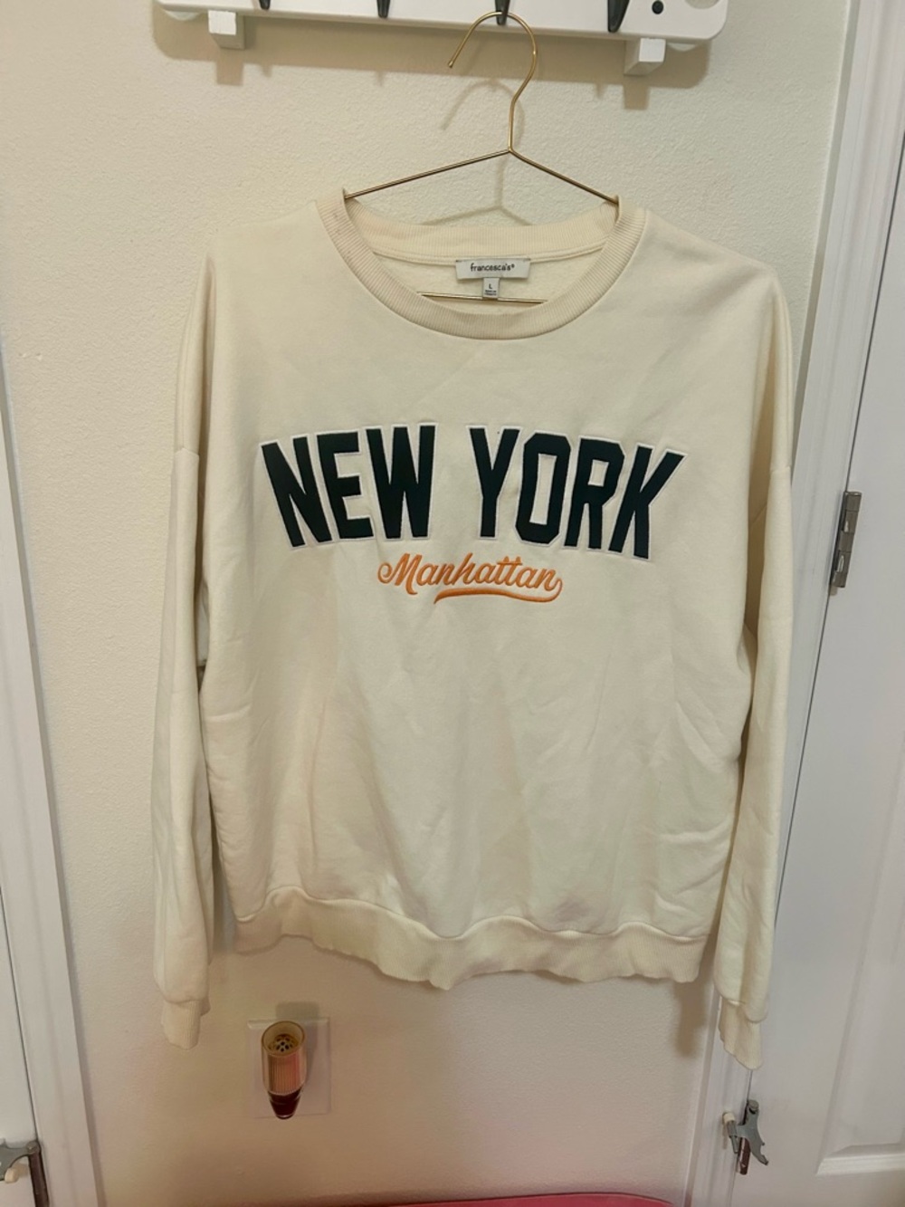 NEW YORK Manhattan Cream Crewneck Sweatshirt francesca’s
